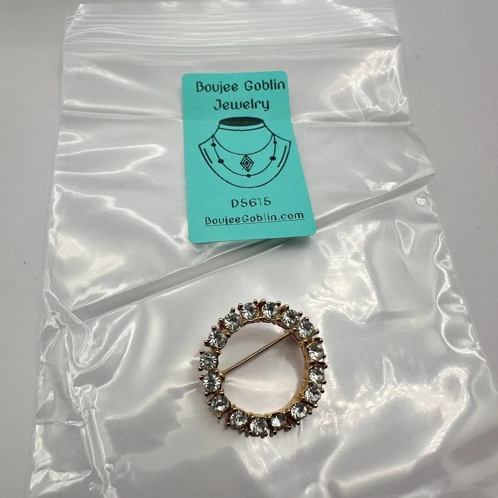Vintage 90s Gold Tone Wreath Brooch Pin with Clear Rhinestones